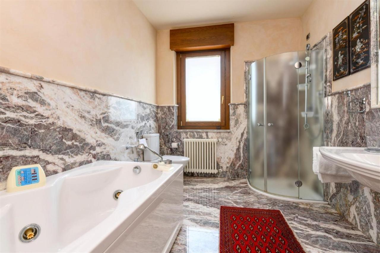 Private Luxury Villa With Pool Moniga del Garda Eksteriør billede