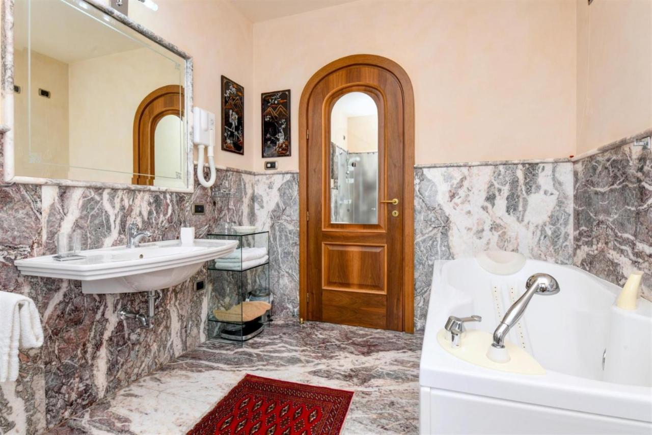 Private Luxury Villa With Pool Moniga del Garda Eksteriør billede